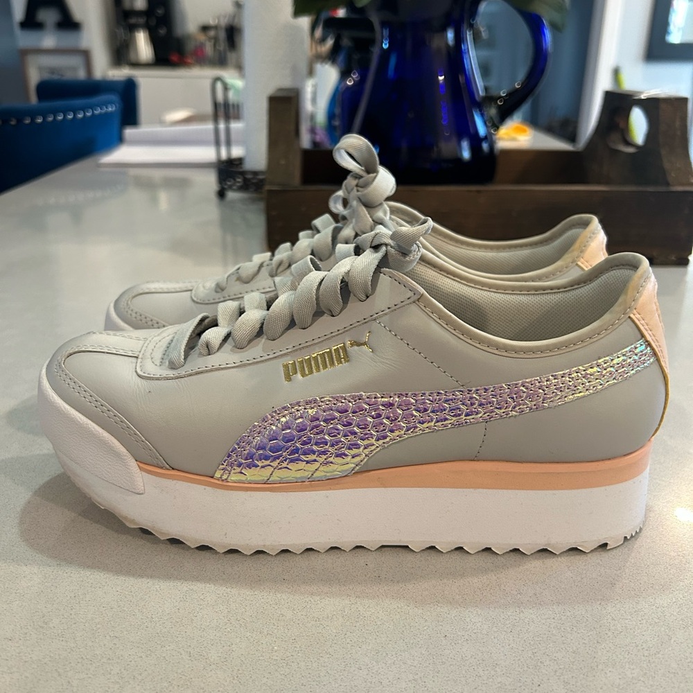 Puma Women's Gray Sneakers with Iridescent Accents